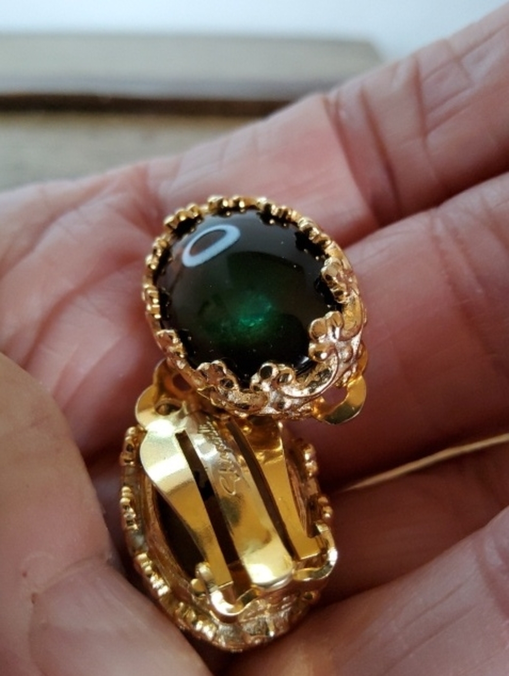 Vintage Elsa Schiaparelli Clip- on earrings. - Picture 9 of 9